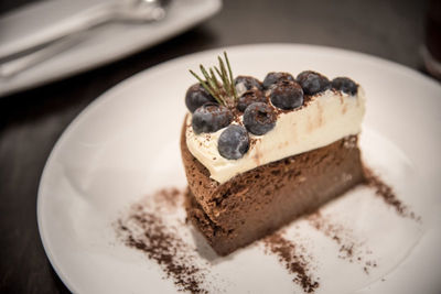 精致餐后甜點 奶酪蛋糕配藍莓的藝術(shù)攝影